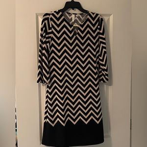 Women’s dress w/ black/cream chevron design.  Great condition!